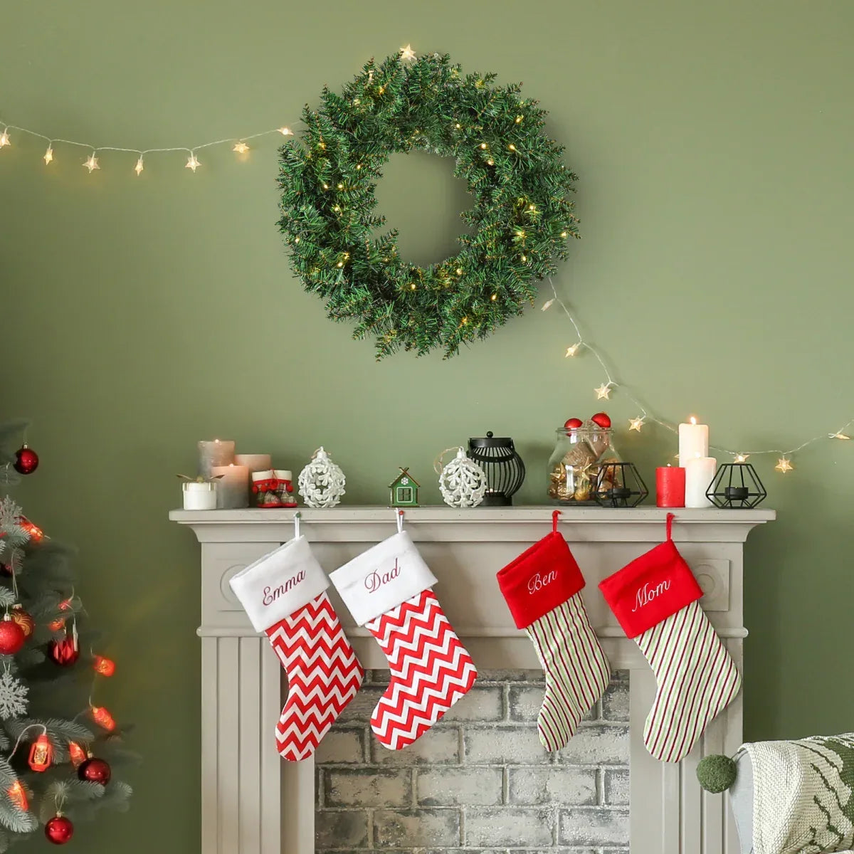 55CM Pre-lit Artificial Christmas Wreath 50 Warm White LEDs, Battery Powered, Indoor Festive Decoration - Mode Blend